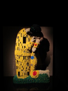 Gustav Klimt's The Kiss by Nathan Sawaya